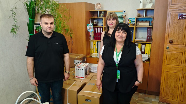 ❄️Комфорт для учебы: СберБанк и фонд «БлагоДарите» передали кондиционеры двум школам Алчевска