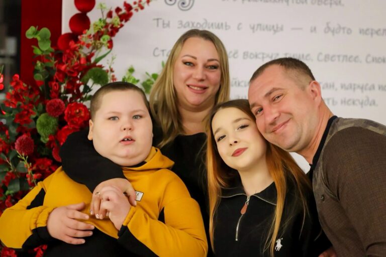 Платон не говорит — но это не значит, что ему нечего сказать.