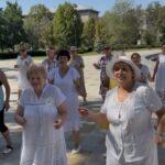 Три года — возраст, когда ребёнок каждый день осваивает что-то новое. Олесе для этого нужна помощь специалистов и регулярная реабилитация.💙