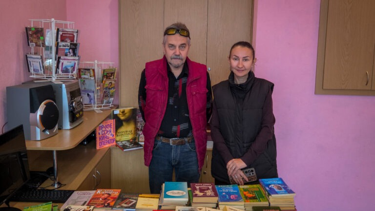 Благотворительный Фонд «БлагоДарите» передал книги в две луганские библиотеки